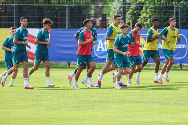 European Championship 2024 Portugal training in Marienfeld on 28 06 2024 Warm-up of the Portuguese team MH