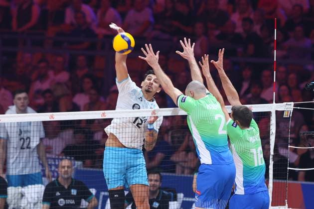 LODZ 28.06.2024 SIATKOWKA MEZCZYZN LIGA NARODOW 2024 TURNIEJ FINALOWY - CWIERCFINAL: SLOWENIA - ARGENTYNA --- MENS VOLLEYBALL NATIONS LEAGUE VNL 2024 FINAL ROUND - QUARTERFINAL MATCH IN LODZ: SLOVENIA - ARGENTINA N Z BRUNO LIMA FOT. ANNA KLEPACZKO FOTOPYK NEWSPIX.PL --- Newspix.pl POLAND OUT!  240628LUM130