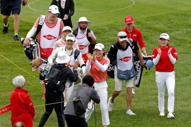 MIDLAND, MI - JUNE 28: LPGA, Golf Damen golfer Hinako Shibuno celebrates with fans after making a hole in one on the 18th hole during the second round of the LPGA Dow Championship on June 28, 2024, at Midland Country Club in Midland, Michigan. (Photo by Brian Spurlock Icon Sportswire) GOLF: JUN 28 LPGA Dow Championship EDITORIAL USE ONLY Icon24062820