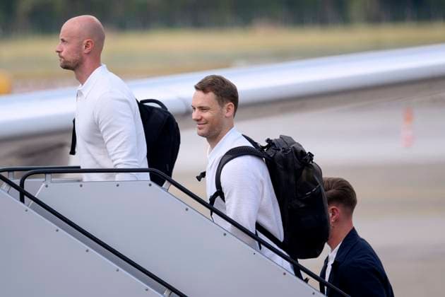 Athletic trainer Krunoslav Banovcic and goalkeeper Manuel Neuer board the plane at Nuremberg Airport before the national teams departure for the round of 16 against Denmark at the UEFA EURO 2024 European Football Championship in Dortmund Nuremberg, 28 06 2024 Bavaria Germany Copyright: xDwixAnoraganingrumx
