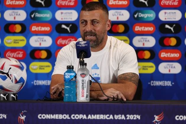 Argentina s head coach assistant Walter Samuel gestures during a press conference ahead the match against Peru for the Copa America USA 2024, group A, at Hard Rock stadium, on June 28, 2024 MIAMI UNITED STATES Copyright: xALEJANDROxPAGNIx