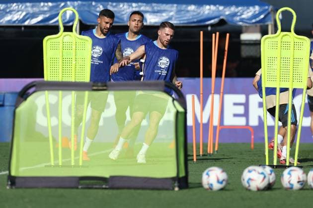 Argentina s midfielder Alexis Mac Allister R , forward Nicolas Gonzalez L and forward Lautaro Martinez take part in a training session ahead the match against Peru for the Copa America USA 2024, group A, at Florida International University FIU , on June 28, 2024 MIAMI UNITED STATES Copyright: xALEJANDROxPAGNIx