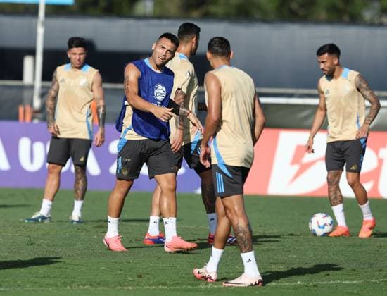 Argentina™s footballers take part in a training session ahead the match against Peru for the Copa America USA 2024, group A, at Florida International University FIU , on June 28, 2024 MIAMI UNITED STATES Copyright: xALEJANDROxPAGNIx