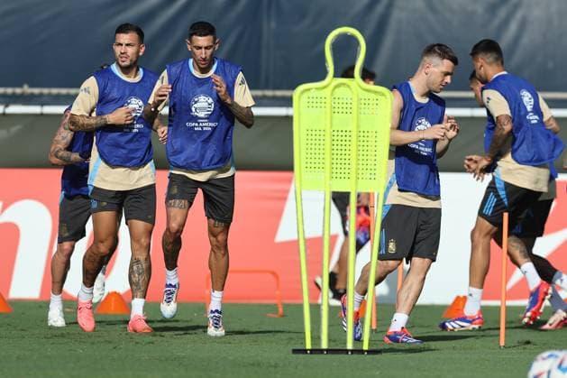 Argentina s forward Angel Di Maria 2nd L and teammates take part in a training session ahead the match against Peru for the Copa America USA 2024, group A, at Florida International University FIU , on June 28, 2024 MIAMI UNITED STATES Copyright: xALEJANDROxPAGNIx
