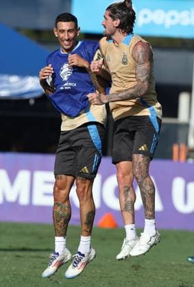 Argentina s forward Angel Di Maria L and midfielder Rodrigo de Paul joke during a training session ahead the match against Peru for the Copa America USA 2024, group A, at Florida International University FIU , on June 28, 2024 MIAMI UNITED STATES Copyright: xALEJANDROxPAGNIx
