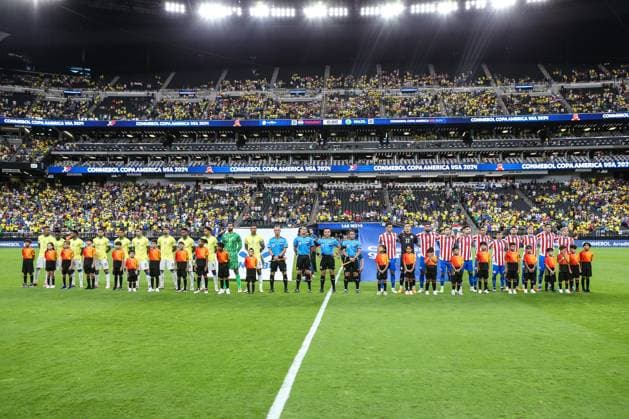 SOCCER: Copa America Group D Stage Paraguay vs Brazil JUN 28 June 28, 2024: Players from both teams and the officials on the pitch prior to the start of the CONMEBOL Copa America Group D Stage match at Allegiant Stadium between Paraguay vs Brazil on June 28, 2024 in Las Vegas, NV. Christopher Trim CSM. (Credit Image: Â Christopher Trim Cal Media) Las Vegas Nevada United States of America EDITORIAL USE ONLY Copyright: xx ZUMA-20240628_zma_c04_122.jpg ChristopherxTrimx csmphotothree267569