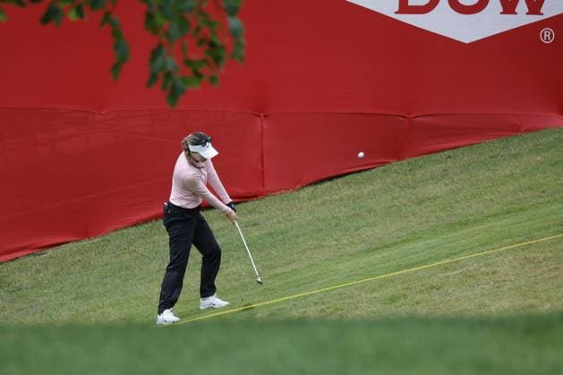 MIDLAND, MI - JUNE 28: LPGA, Golf Damen golfer Gabriela Ruffels hits a shot from the 12th hole back to the 3rd green during the second round of the LPGA Dow Championship on June 28, 2024, at Midland Country Club in Midland, Michigan. (Photo by Brian Spurlock Icon Sportswire) GOLF: JUN 28 LPGA Dow Championship EDITORIAL USE ONLY Icon240628121