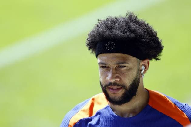 WOLFSBURG - Memphis Depay during a training session of the Dutch national team, Nationalteam at the AOK Stadium on June 29, 2024 in Wolfsburg, Germany. The Dutch national team is preparing for the eighth finals at the European Football Championship in Germany against Romania. ANP KOEN VAN WEEL UEFA EURO, EM, Europameisterschaft,Fussball 2024 Germany 2024 xVIxANPxSportx xxANPxIVx 502321325 originalFilename: 502321325.jpg