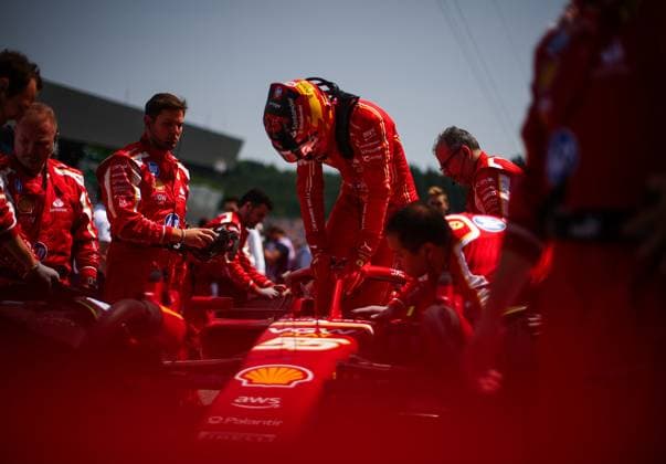 SAINZ Carlos (spa), Scuderia Ferrari SF-24, portrait during the Formula 1 Qatar Airways Austrian Grand Prix 2024, 11th round of the 2024 Formula One World Championship, WM, Weltmeisterschaft from June 28 to 30, 2024 on the Red Bull Ring, in Spielberg, Austria - F1 - AUSTRIAN GRAND PRIX 2024 DPPI Panoramic  XB3_8545