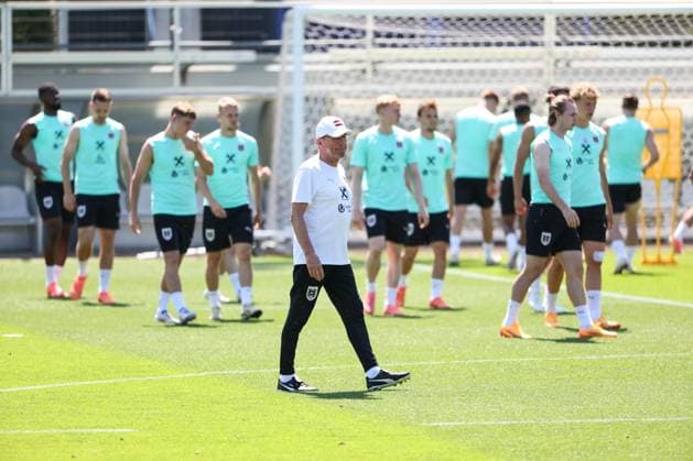 SOCCER - UEFA EURO, EM, Europameisterschaft,Fussball 2024 BERLIN,GERMANY,29.JUN.24 - SOCCER -UEFA EURO 2024, OEFB, Oesterreichischer Fussball-Bund, training. Image shows head coach Ralf Rangnick (AUT) and the team of AUT.  GEPAxpictures xArminxRauthner