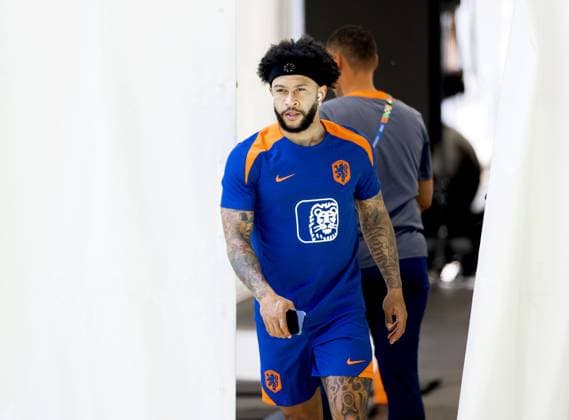 WOLFSBURG - Memphis Depay during a training session of the Dutch national team, Nationalteam at the AOK Stadium on June 29, 2024 in Wolfsburg, Germany. The Dutch national team is preparing for the eighth finals at the European Football Championship in Germany against Romania. ANP KOEN VAN WEEL UEFA EURO, EM, Europameisterschaft,Fussball 2024 Germany 2024 xVIxANPxSportx xxANPxIVx 502324749 originalFilename: 502324749.jpg