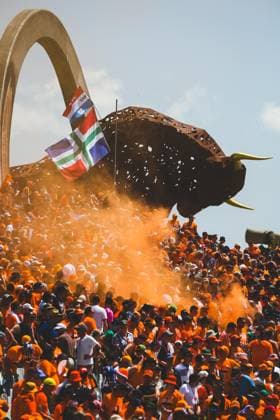 FORMULA 1 - GP of Austria 2024 SPIELBERG,AUSTRIA,29.JUN.24 - MOTORSPORTS, FORMULA 1 - Grand Prix of Austria, Red Bull Ring, sprint race. Image shows fans and the iron bull.  GEPAxpictures xDanielxGoetzhaber