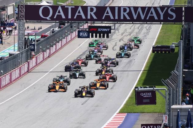 1 Max Verstappen Oracle Red Bull Racing, 01 , 4 Lando Norris McLaren Formula 1 Team, 04 , 81 Oscar Piastri McLaren Formula 1 Team, 81 , 63 George Russell Mercedes AMG Petronas Formula One Team, 63 , 55 Carlos Sainz Scuderia Ferrari HP, 55 , 44 Lewis Hamilton Mercedes AMG Petronas Formula One Team, 44 , Race start, Sprint race, AUT, Austria, Formula 1 World Championship, Austrian Grand Prix, 29 06 2024 AUT, Formula 1, Red Bull Ring, Austrian Grand Prix Spielberg Copyright: xEibner-Pressefoto Grafx EP_AGF