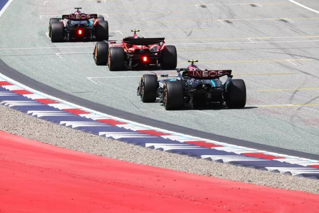 44 HAMILTON Lewis (gbr), Mercedes AMG F1 Team W15, action 63 RUSSELL George (gbr), Mercedes AMG F1 Team W15, action 55 SAINZ Carlos (spa), Scuderia Ferrari SF-24, action during the Formula 1 Qatar Airways Austrian Grand Prix 2024, 11th round of the 2024 Formula One World Championship, WM, Weltmeisterschaft from June 28 to 30, 2024 on the Red Bull Ring, in Spielberg, Austria - F1 - AUSTRIAN GRAND PRIX 2024 DPPI Panoramic 240629_R11_AUSTRIA_DP_1G9A4311