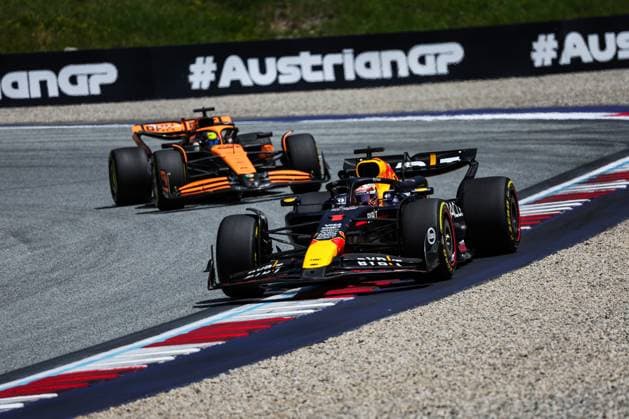 01 VERSTAPPEN Max (nld), Red Bull Racing RB20, 04 NORRIS Lando (gbr), McLaren F1 Team MCL38, action during the Formula 1 Qatar Airways Austrian Grand Prix 2024, 11th round of the 2024 Formula One World Championship, WM, Weltmeisterschaft from June 28 to 30, 2024 on the Red Bull Ring, in Spielberg, Austria - F1 - AUSTRIAN GRAND PRIX 2024 DPPI Panoramic 240629_R11_AUSTRIA_DP_FG008717
