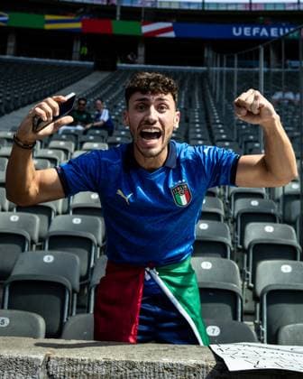 UEFA EURO 2024 Switzerland Italy 29 06 2024 Fans of Italy until the start of the match UEFA EURO 2024 Switzerland Italy Olympiastadion, Berlin 29 06 2024 Copyright: xBEAUTIFULxSPORTS Buriakovx