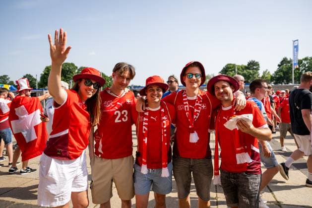 Fan warm up for Switzerland v Italy, UEFA EURO, EM, Europameisterschaft,Fussball 2024, Berlin, Germany Berlin, Germany. 29th, June 2024. Football fans of Switzerland arrive at the stadium for the UEFA Euro 2024 in the round of 16 match between Switzerland and Italy at Olympiastadion in Berlin. Berlin Germany  Copyright: xGonzalesxPhoto FrederikkexJensenx