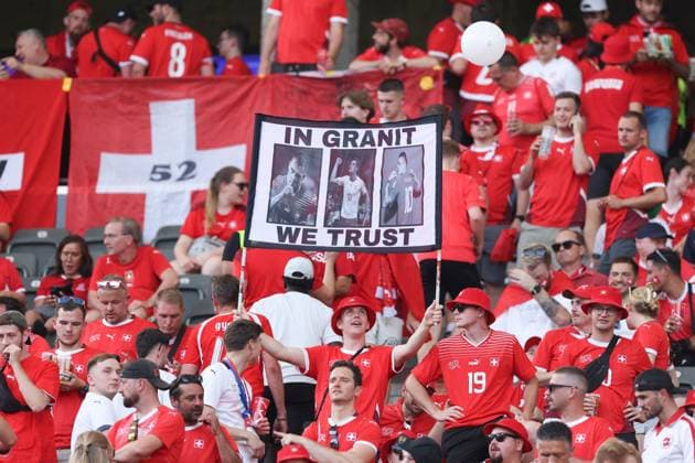 Sport Themen der Woche KW26 Switzerland Fans Enjoy the Atmosphere before the game Switzerland v Italy, UEFA European Championship, EM, Europameisterschaft 2024, Round of 16, Football, Olympiastadion, Berlin, Germany - 29 Jun 2024 EDITORIAL USE ONLY No use with unauthorised audio, video, data, fixture lists, club league logos or live services. Online in-match use limited to 120 images, no video emulation. No use in betting, games or single club league player publications.  Copyright: xPaulxCurrie Shutterstockx 14562043q