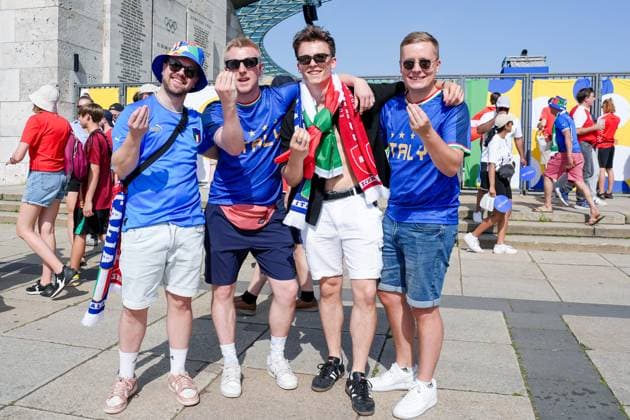 Berlin, Germany, June 29th 2024: Fans of Italy prior to the UEFA EURO, EM, Europameisterschaft,Fussball 2024 Germany Round 16 football match between Switzerland and Italy at Olympiastadion in Berlin, Germany. (Daniela Porcelli SPP)  Copyright: xDanielaxPorcellix xSPPx spp-en-DaPoSp-20240629-DP200010