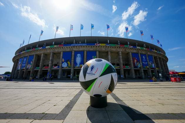 Berlin, Germany, June 29th 2024: General view outside the Olympiastadion in Berlin including the replica of the Adidas football prior to the UEFA EURO, EM, Europameisterschaft,Fussball 2024 Germany Round 16 football match between Switzerland and Italy at Olympiastadion in Berlin, Germany. (Daniela Porcelli SPP)  Copyright: xDanielaxPorcellix xSPPx spp-en-DaPoSp-20240728-DP100045