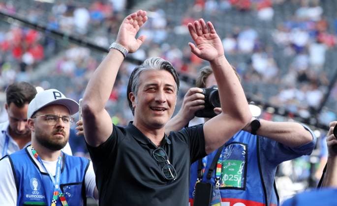 Coach Murat Yakin welcomes the fans Sport Football Soccer European Championship Euro 2024 European Championship Men Season 2023 2024 29 06 2024 Switzerland SUI vs Italy ITA in Berlin DFL regulations prohibit any use of photographs as image sequences and or quasi video