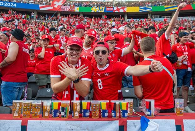 Football, men, 2023 24 season, Euro 2024 round of 16 in Berlin, Switzerland Italy, Swiss fans with beer, 29 06 2024, Copyright: xSebastianxRäppold MatthiasxKochx