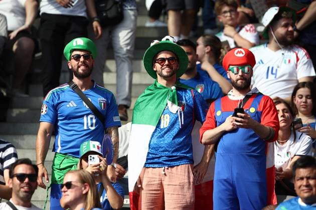 29 06 2024, xtgx, European Football Championship 2024 1 8 Final, Switzerland Italy emspor, v l emotions, fans, atmosphere, flags, logo, Italy, spectators, jerseys UEFA REGULATIONS PROHIBIT ANY USE OF PHOTOGRAPHS as IMAGE SEQUENCES and or QUASI VIDEO Berlin