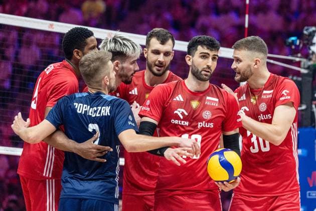 Poland - France 29.06.2024 Lodz, Poland, men s Volleyball Nations League, final round semifinals , game ( match ) Poland - France ; image shows: Marcin Janusz, Norbert Huber , Bartlomiej Boladz , photo Katarzyna Plewczynska Fotostyk Copyright: xFotostykxPhotoxAgencyx 20240629FCTKP416