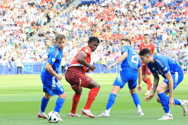 DEU, FIFA, EM 2024, SUI vs ITA, 29 06 2024, Berliner Olympiastadion, Berlin, DEU, FIFA, EM 2024, SUI vs ITA, in the picture Breel Embolo SUI 7 , Nicolo Fagioli ITA 21 , Alessandro Bastoni ITA 23 , Nicolo Barella ITA 18 Photo Juergen Engler nordphoto GmbH nordphotoxGmbHx xEngler nph00076