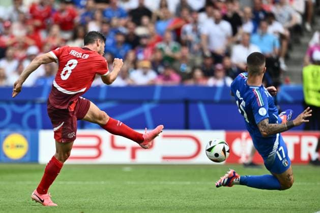 BERLIN, GERMANY - JUNE 29: Remo Freuler of Switzerland scoring the first goal during the match between Switzerland and Italy on Round of 16 - UEFA EURO, EM, Europameisterschaft,Fussball 2024 at Olympiastadion on June 28, 2024 in Berlin, Germany. Photo by Sebastian Frej Switzerland v Italy - Round of 16 - UEFA EURO 2024 Copyright: xSebastianxFrejx
