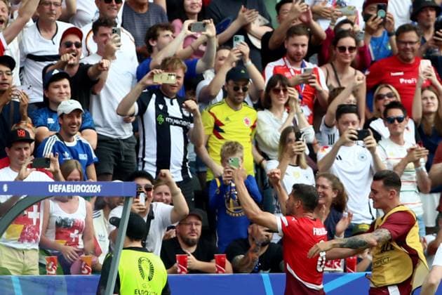 29 06 2024, xtgx, European Football Championship 2024 1 8 Final, Switzerland Italy emspor, v l Goal celebration after the goal to celebrate the goal celebrate 1 0 by Remo Freuler Switzerland UEFA REGULATIONS PROHIBIT ANY USE OF PHOTOGRAPHS as IMAGE SEQUENCES and or QUASI VIDEO Berlin