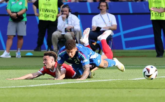 Ruben Vargas in a duel with Giovanni Di Lorenzo Sport Football Soccer European Championship Euro 2024 European Championship Men Season 2023 2024 29 06 2024 Switzerland SUI vs Italy ITA in Berlin DFL regulations prohibit any use of photographs as image sequences and or quasi video