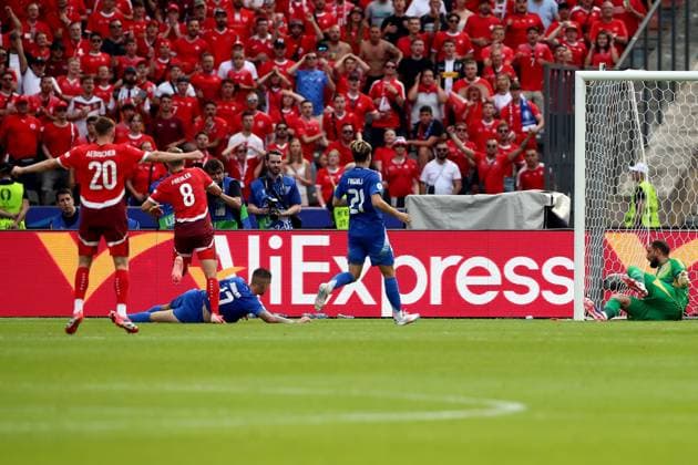 29 06 2024, xtgx, Football EM 2024 1 8 Final, Switzerland Italy emspor, v l Remo Freuler Switzerland scores the goal 1 0 Gianluigi Donnaruma Italy UEFA REGULATIONS PROHIBIT ANY USE OF PHOTOGRAPHS as IMAGE SEQUENCES and or QUASI VIDEO Berlin