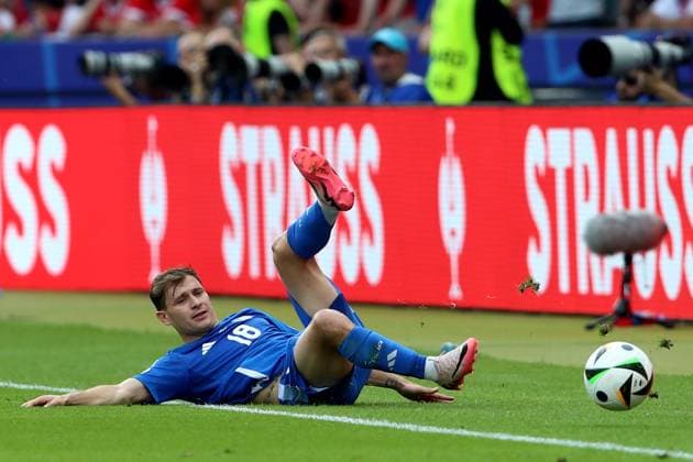 29 06 2024, xtgx, European Football Championship 2024 1 8 Final, Switzerland Italy emspor, v l Nicolo Barella Italy UEFA REGULATIONS PROHIBIT ANY USE OF PHOTOGRAPHS as IMAGE SEQUENCES and or QUASI VIDEO Berlin