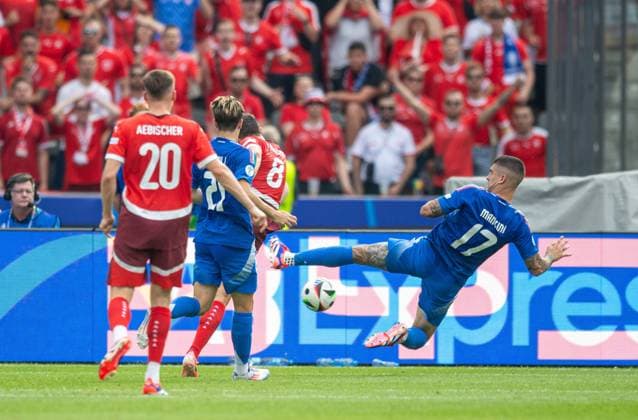 Football, Men, Season 2023 24, Euro 2024 Round of 16 in Berlin, Switzerland Italy, Remo Freuler Switzerland scores the goal for 1 0 against Nicolo Fagioli Italy and Gianluca Mancini Italy , 29 06 2024, Copyright: xSebastianxRäppold MatthiasxKochx