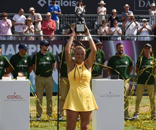 29 06 2024 Bad Homburg vor der Höhe WTA grass tennis tournament from 22 6 to 29 6 2024 Bad Homburg Open 2024 singles final between Diana Shnaider RUS and Donna Vekic Croatia Picture shows winner of the Bad Homburg Open 2024 Diana Schneider
