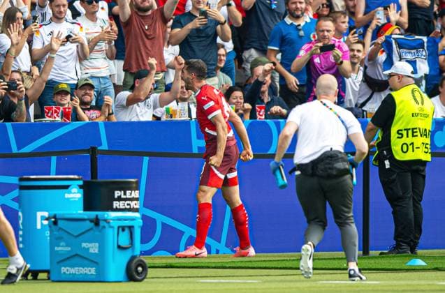 Football, men, 2023 24 season, Euro 2024 round of 16 in Berlin, Switzerland Italy, Remo Freuler Switzerland , cheering after scoring 1 0, 29 06 2024, Copyright: xSebastianxRäppold MatthiasxKochx