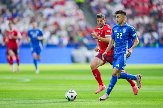Berlin, Germany, June 29th 2024: Remo Freuler (8 Switzerland) and Stephan El Shaarawy (22 Italy) battle for the ball (duel) during the UEFA EURO, EM, Europameisterschaft,Fussball 2024 Germany Round 16 football match between Switzerland and Italy at Olympiastadion in Berlin, Germany. (Daniela Porcelli SPP)  Copyright: xDanielaxPorcellix xSPPx spp-en-DaPoSp-20240729-DP100469