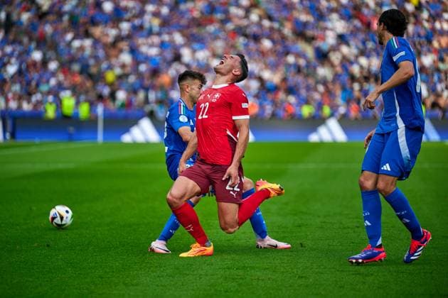 Fabian Schaer Switzerland, 22 , Foul, Pain, GER, UEFA Euro 2024, Football men, UEFA European Championship 2024, Round of 16, Switzerland vs Italy, Switzerland vs Italy, 29 06 2024 GER, UEFA Euro 2024, Football men, UEFA European Championship 2024, Round of 16, Switzerland vs Italy, Switzerland vs Italy, 29 06 2024 Berlin Copyright: xEibner-Pressefotox xClaudiusxRauchx EP_CRH