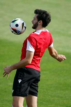 Georgia s striker Khvicha Kvaratskhelia takes part during a training session in Velbert, Germany, 29 June 2024. The team prepares its Euro2024 round of 16 soccer game against Spain on next 30 June. Georgia s training session !ACHTUNG: NUR REDAKTIONELLE NUTZUNG!  Copyright: xALBERTOxESTEVEZx GRAF9484 20240629-55014013705_1