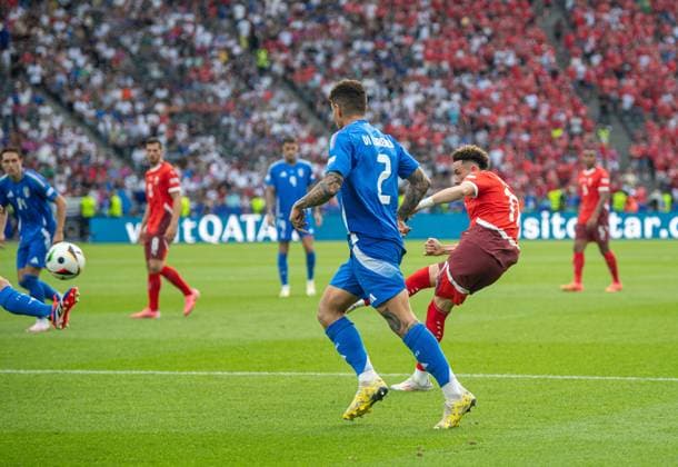 Football, men, season 2023 24, Euro 2024 round of 16 in Berlin, Switzerland Italy, Ruben Vargas Switzerland scores the goal for 2 0, 29 06 2024, Copyright: xSebastianxRäppold MatthiasxKochx
