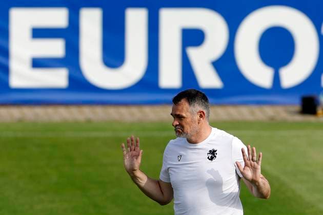 Sport Bilder des Tages Georgia s head coach Willy Sagnol leads a training session in Velbert, Germany, 29 June 2024. The team prepares its Euro2024 round of 16 soccer game against Spain on next 30 June. Georgia s training session !ACHTUNG: NUR REDAKTIONELLE NUTZUNG!  Copyright: xALBERTOxESTEVEZx GRAF9490 20240629-55014013776_1