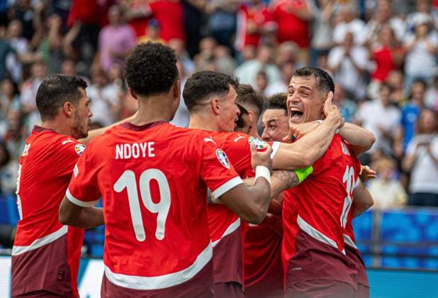 Football, men, season 2023 24, Euro 2024 round of 16 in Berlin, Switzerland Italy, f l Remo Freuler Switzerland , Dan Ndoye Switzerland , Fabian Rieder Switzerland , Ruben Vargas Switzerland , Granit Xhaka Switzerland , cheering after scoring 2 0, 29 06 2024, Copyright: xSebastianxRäppold MatthiasxKochx