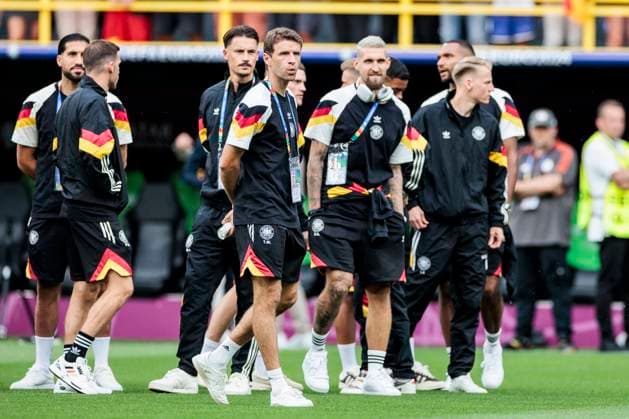 UEFA EURO 2024 Germany Denmark 29 06 2024 The German team around Thomas Müller Germany, 13 at the pitch inspection UEFA EURO 2024 Germany Denmark BVB Stadium Dortmund, Dortmund on 29 06 2024 Copyright: xBEAUTIFULxSPORTS Wunderlx