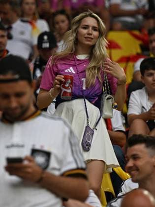 29 06 2024, xpsx, Football EM 2024 1 8 Final, Germany Denmark emspor, v l Anika Bissel, the wife of goalkeeper Manuel Neuer DFL DFB REGULATIONS PROHIBIT ANY USE OF PHOTOGRAPHS as IMAGE SEQUENCES and or QUASI VIDEO Dortmund