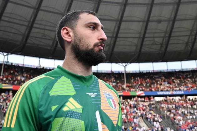 Gianluigi Donnarumma of Italy greets the fans during the UEFA EURO, EM, Europameisterschaft,Fussball 2024 Round of 16 match between Switzerland and Italy at Olympiastadion, June 29, 2024 in Berlin, Germany.  Copyright: xDomenicoxCippitelli IPAxSportx x xx IPA_47599784 IPA_Agency_IPA47599784