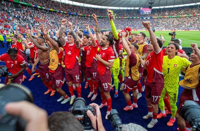 Football, men, 2023 24 season, Euro 2024 round of 16 in Berlin, Switzerland Italy, Swiss cheering after the final whistle, 29 06 2024, Copyright: xSebastianxRäppold MatthiasxKochx