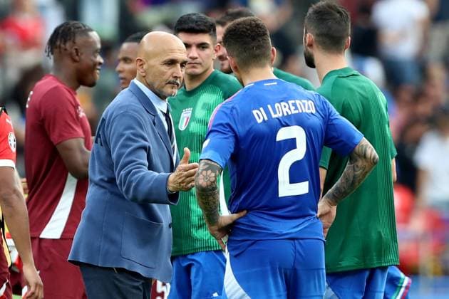 29 06 2024, xtgx, European Football Championship 2024 1 8 Final, Switzerland Italy emspor, v l Coach Head Coach Luciano Spalletti Italy Giovanni Di Lorenzo Italy sad, disappointed, frustrated, dejected UEFA REGULATIONS PROHIBIT ANY USE OF PHOTOGRAPHS as IMAGE SEQUENCES and or QUASI VIDEO Berlin