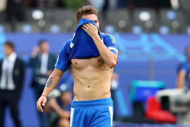 29 06 2024, xtgx, European Football Championship 2024 1 8 Final, Switzerland Italy emspor, v l Mateo Retegui Italy sad, disappointed, frustrated, dejected UEFA REGULATIONS PROHIBIT ANY USE OF PHOTOGRAPHS as IMAGE SEQUENCES and or QUASI VIDEO Berlin