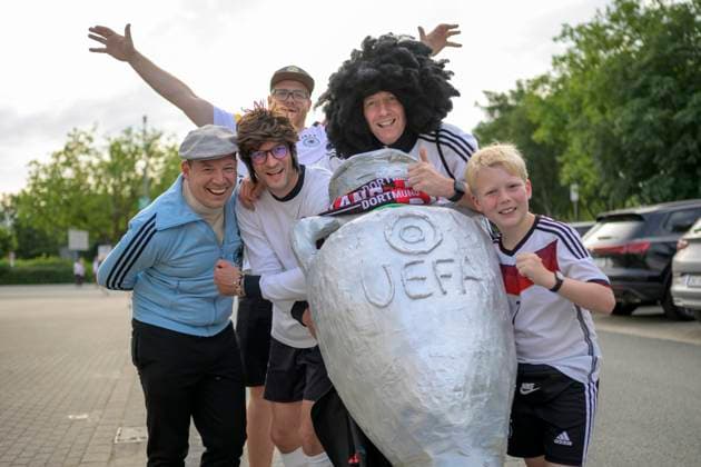 Feature, fans from GER with the European Championship trophy, dressed as Franz Beckenbauer, Paul Breitner, Gerd Mueller, Round of 16, Match M37, Germany GER Denmark DEN , on 29 06 2024 in Dortmund Germany European Football Championship 2024 from 14 06 14 07 2024 in Germany Â